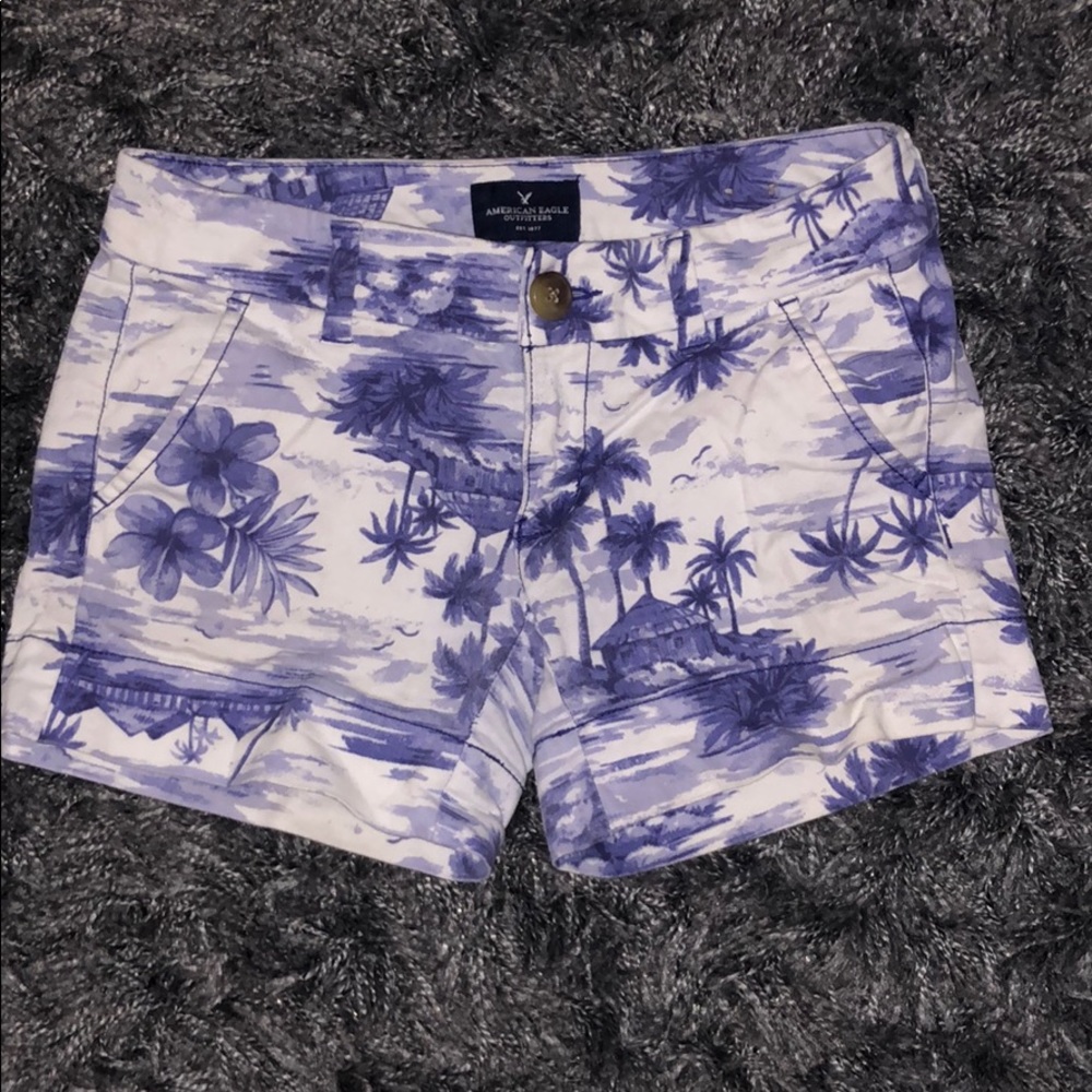 American Eagle Midi Chino Shorts size 00